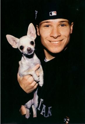 brian_littrell_with_chiuauah_puppy.jpg