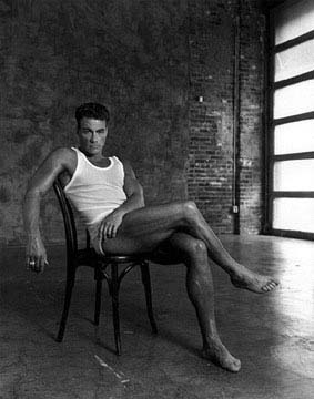 jean_claude_van_damme_posing3.jpg